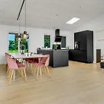 בית נופש Stunning In With Sauna *